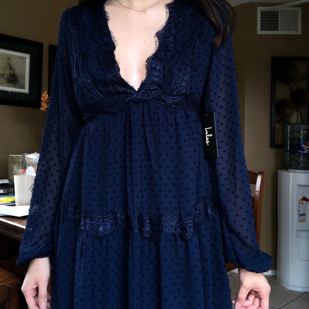 Lulu’s navy blue dress